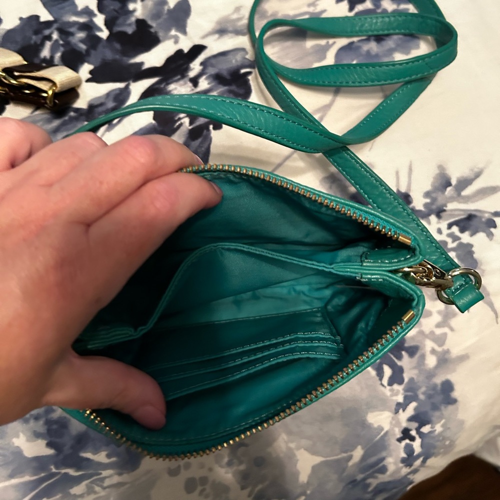 I’m selling a Tory Burch Crossbody bag.